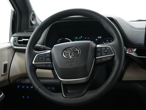 Used 2024 Toyota Sienna Limited AWD/4WD image 19