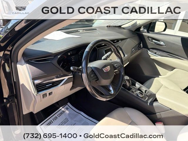 Used 2019 Cadillac XT4 Luxury w/ Cold Weather Package FWD image 17