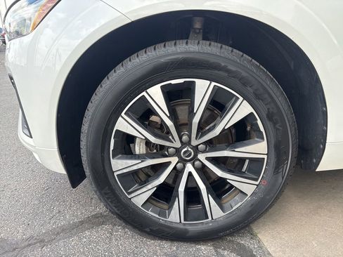 Certified 2023 Volvo XC60 B5 Core w/ Climate Package AWD/4WD image 11