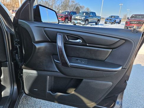 Used 2017 Chevrolet Traverse Premier image 38