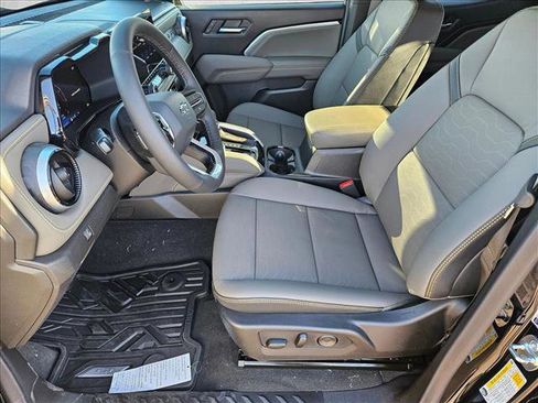 New 2026 Chevrolet Colorado ZR2 w/ Technology Package AWD/4WD image 4