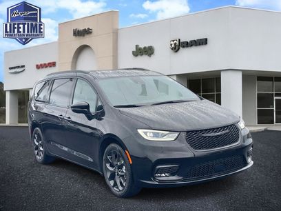New 2026 Chrysler Pacifica Select