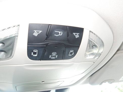 Used 2017 Chrysler Pacifica Touring-L image 19