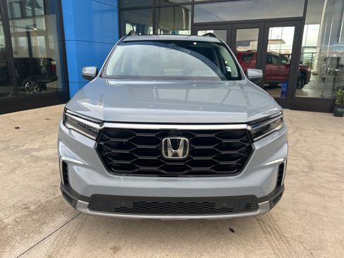 Used 2023 Honda Pilot Elite image 2