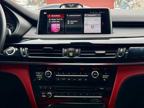 Used 2018 BMW X5 M Base AWD 4dr SUV image 23