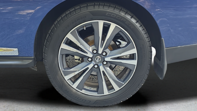 Used 2018 Nissan Pathfinder Platinum FWD image 19