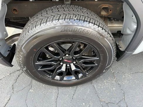 Used 2024 GMC Sierra 1500 Elevation AWD/4WD image 8