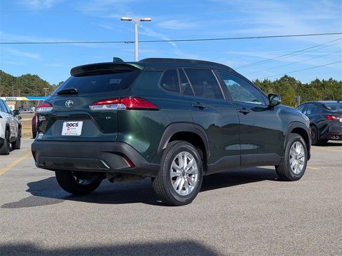 Used 2022 Toyota Corolla Cross LE image 6