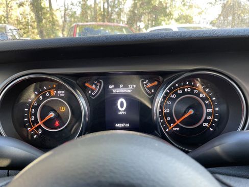 Certified 2021 Jeep Gladiator Sport image 17