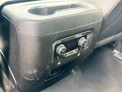 Used 2023 Chevrolet Suburban Premier image 27