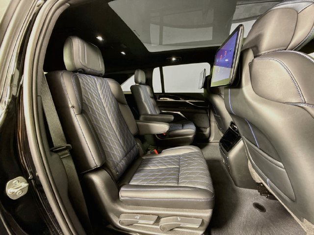 Used 2026 Cadillac Escalade IQ Sport 1 w/ LPO, ONYX Package AWD/4WD image 30