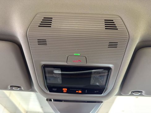 Used 2024 Volkswagen Atlas SE FWD image 31