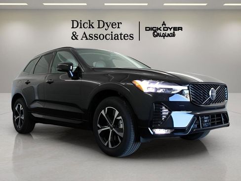 New 2026 Volvo XC60 B5 Core w/ Protection Package Premier image 11