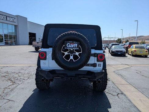 Used 2021 Jeep Wrangler Rubicon AWD/4WD image 4