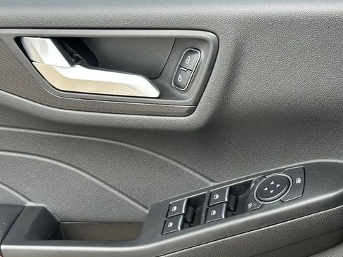 Used 2025 Ford Escape ST-Line w/ Equipment Group 301A FWD image 23
