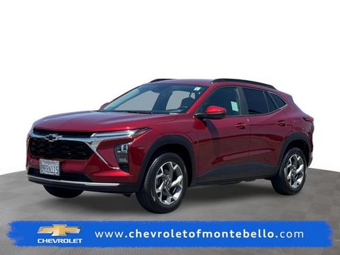 Certified 2024 Chevrolet Trax LT w/ Driver Confidence Package FWD image 1