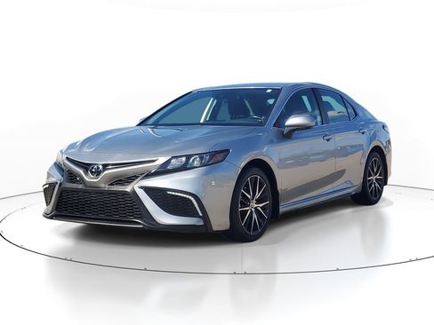 Used 2023 Toyota Camry SE image 2
