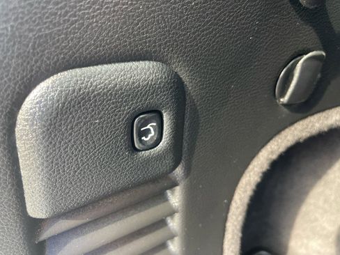 Used 2021 Jeep Grand Cherokee Laredo X AWD/4WD image 18