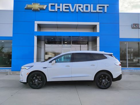 Used 2023 Buick Enclave Essence w/ Sport Touring Edition image 32