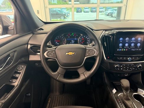 Used 2023 Chevrolet Traverse LT FWD image 18