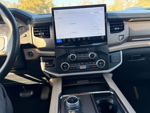 Used 2024 Ford Expedition Limited image 20