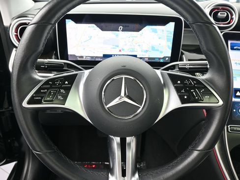 Used 2025 Mercedes-Benz GLC 300 4MATIC image 18