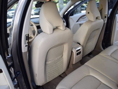 Used 2011 Volvo XC70 3.2 w/ Premium Pkg image 45