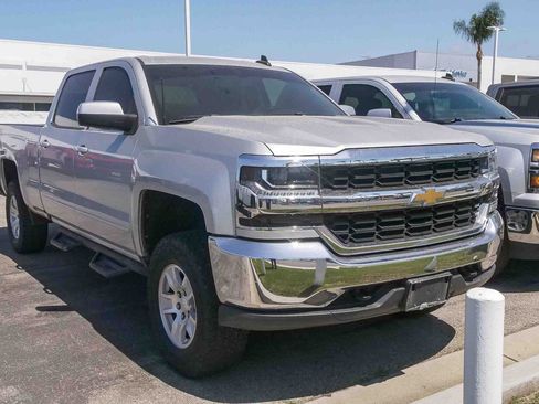 Used 2018 Chevrolet Silverado 1500 LT w/ Trailering Package AWD/4WD image 3