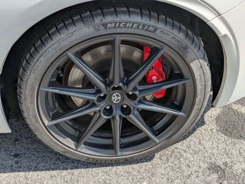 Used 2025 Toyota GR86 Premium w/ Performance Package image 23