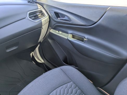 Used 2020 Chevrolet Equinox LT w/ Driver Convenience Package image 12