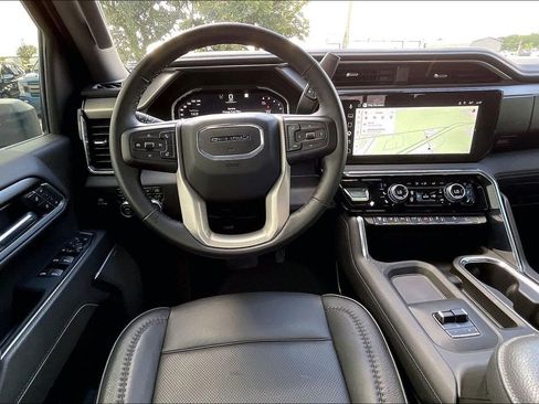 Used 2025 GMC Sierra 2500 Denali w/ Denali Reserve Package AWD/4WD image 8