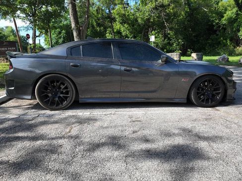 Used 2019 Dodge Charger Scat Pack RWD image 3