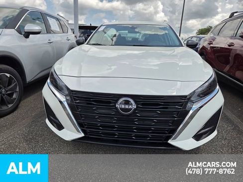 Used 2025 Nissan Altima 2.5 SV image 17