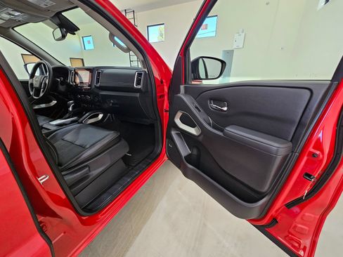 Used 2022 Nissan Frontier SV w/ SV Premium Package RWD image 32