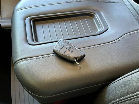 Used 2023 Chevrolet Suburban Z71 w/ Luxury Package image 34