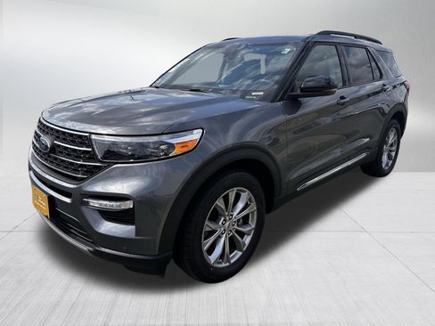 Certified 2024 Ford Explorer XLT w/ Equipment Group 202A AWD/4WD image 3