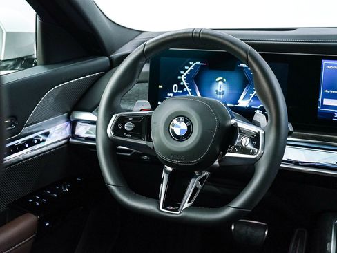 Used 2025 BMW 740i w/ Premium Package RWD image 15