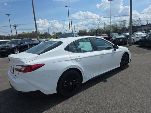 New 2026 Toyota Camry SE image 4