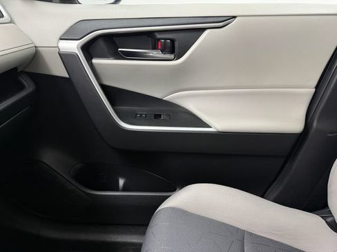Used 2022 Toyota RAV4 XLE FWD image 24