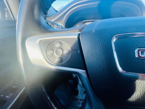 Used 2019 GMC Acadia SLE image 18