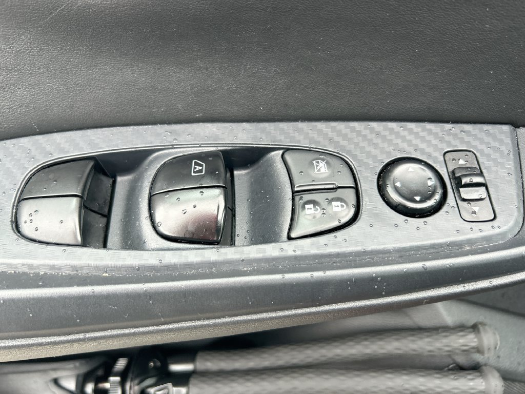 Used 2025 Nissan Sentra SV FWD image 12