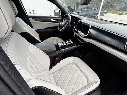 Used 2024 Volkswagen Atlas Cross Sport SEL Premium R-Line image 20