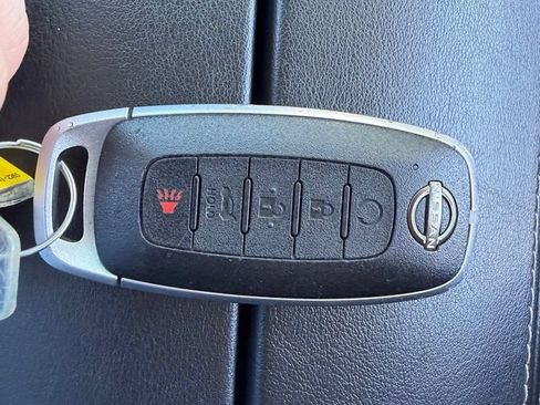 Used 2025 Nissan Rogue SV AWD/4WD image 29