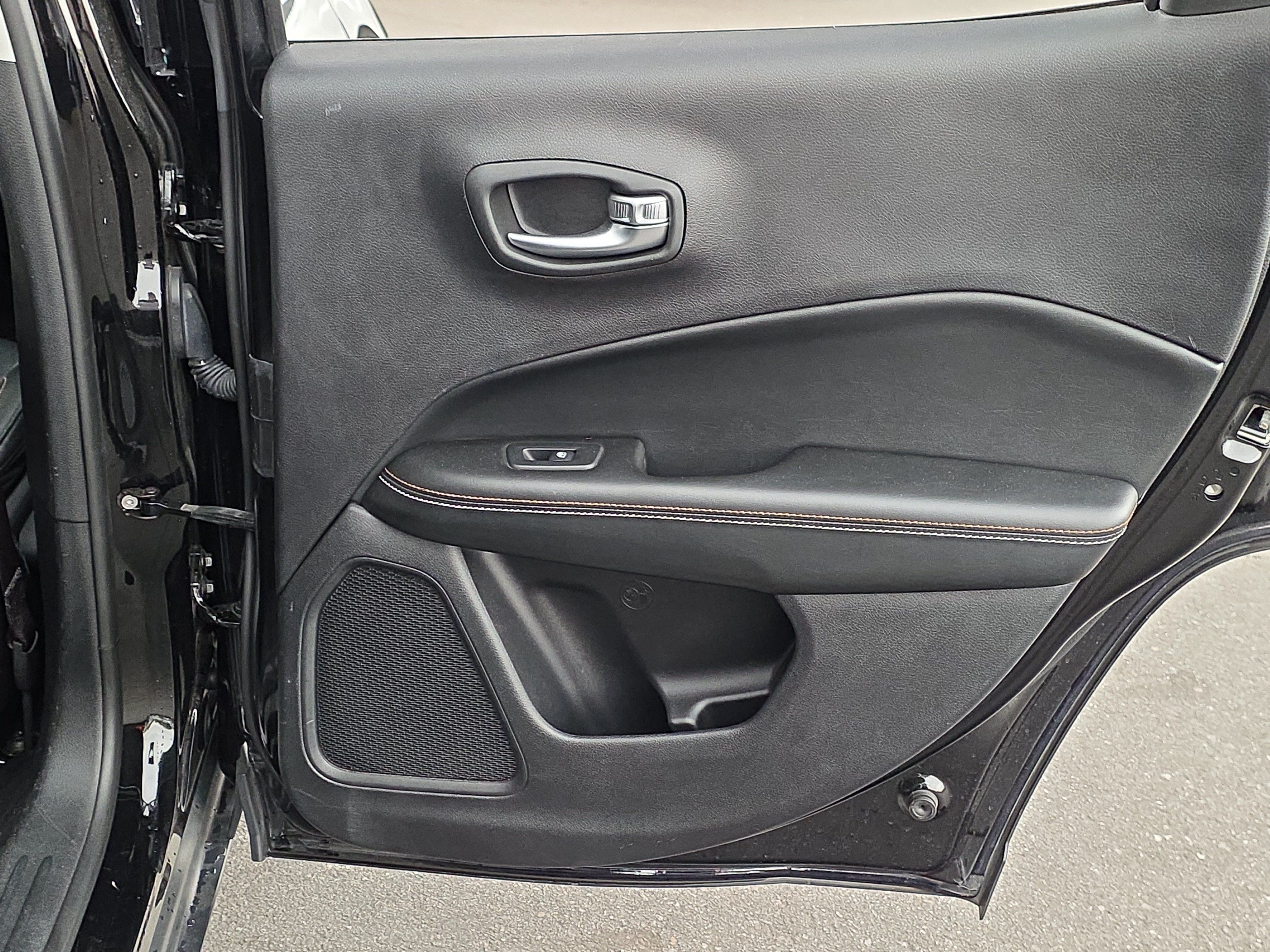 Used 2019 Jeep Compass Latitude w/ Popular Equipment Group FWD image 22