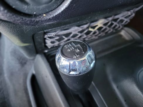 Used 2017 Jeep Wrangler Unlimited Rubicon w/ Connectivity Group image 12