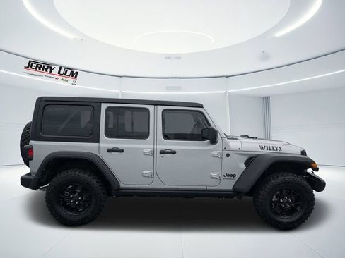 Used 2024 Jeep Wrangler Unlimited Sport AWD/4WD image 2