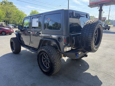 Used 2018 Jeep Wrangler Unlimited Sport S AWD/4WD image 3