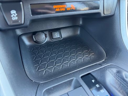 Used 2020 Toyota RAV4 XLE w/ All Weather Liner Package AWD/4WD image 24