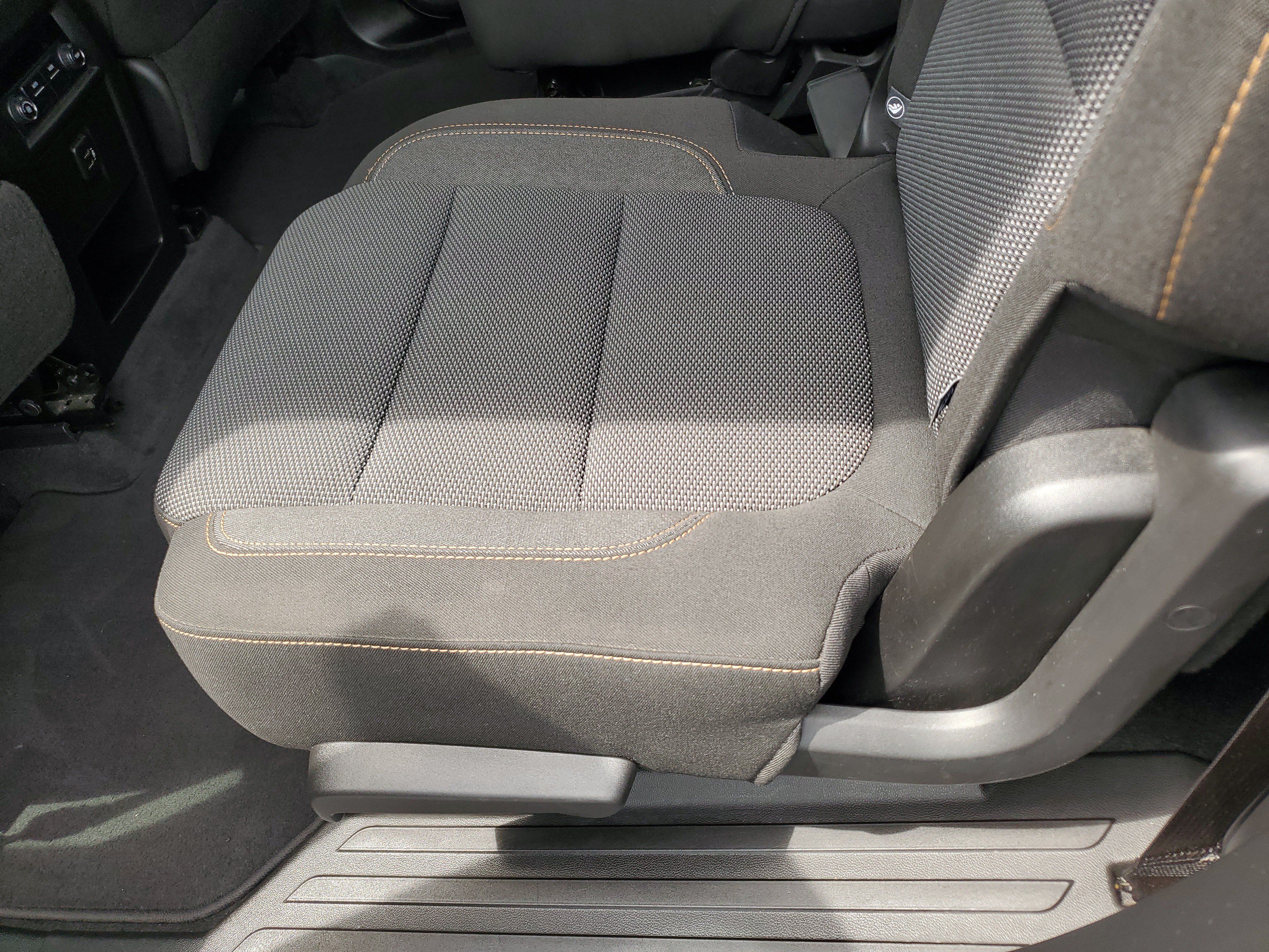 Used 2020 Chevrolet Traverse LT FWD image 16
