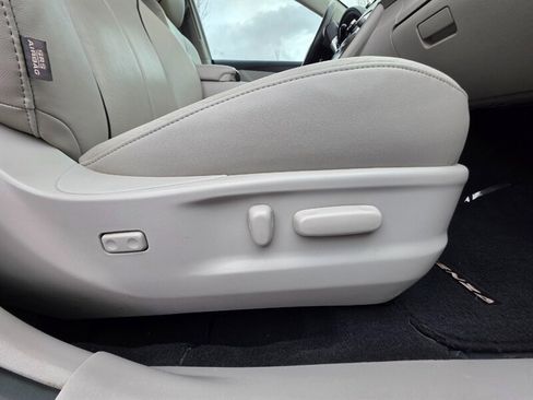 Used 2009 Toyota Venza AWD image 32